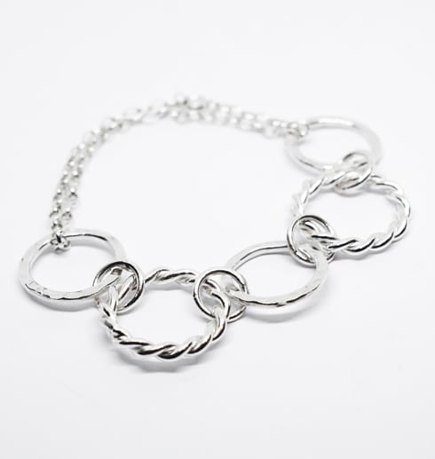 Armband med ringar och kedja
