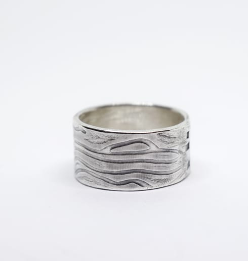 "Wave" bred ring