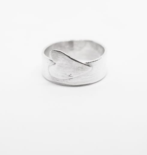 Ring med utstickande hjärta