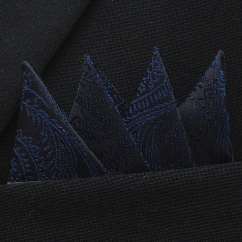 Färdigvikt bröstnäsduk Paisley  Marin
