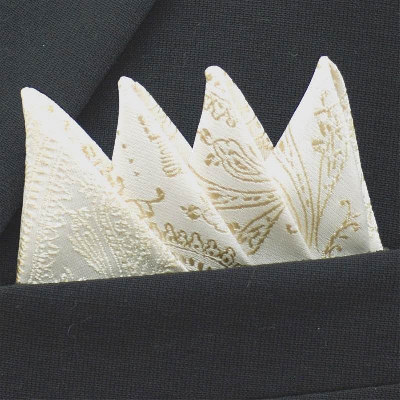 Färdigvikt bröstnäsduk Paisley Ivory