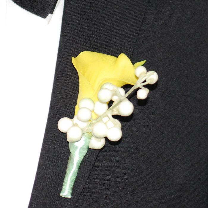 Corsage Lilja Gul