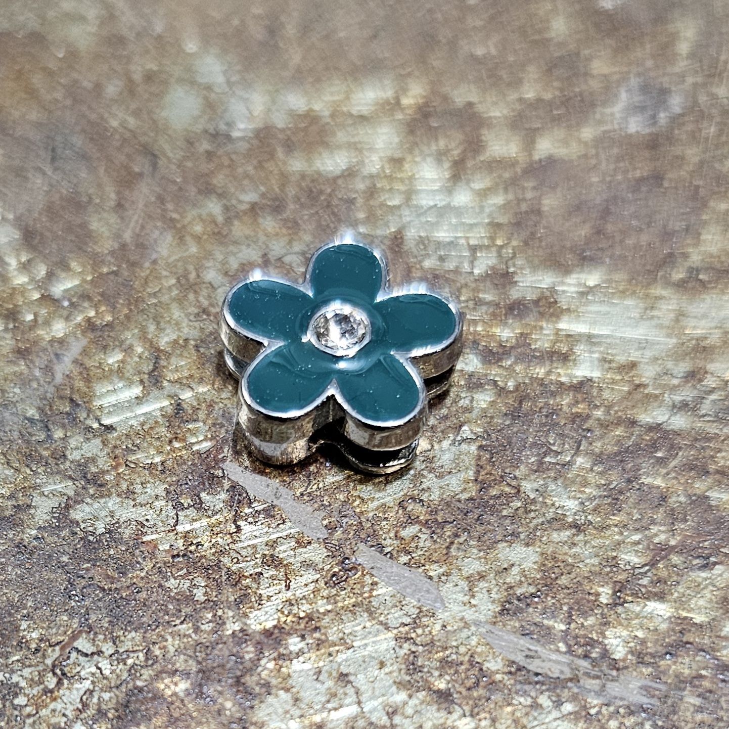 Berlock till armband - Blågrön blomma