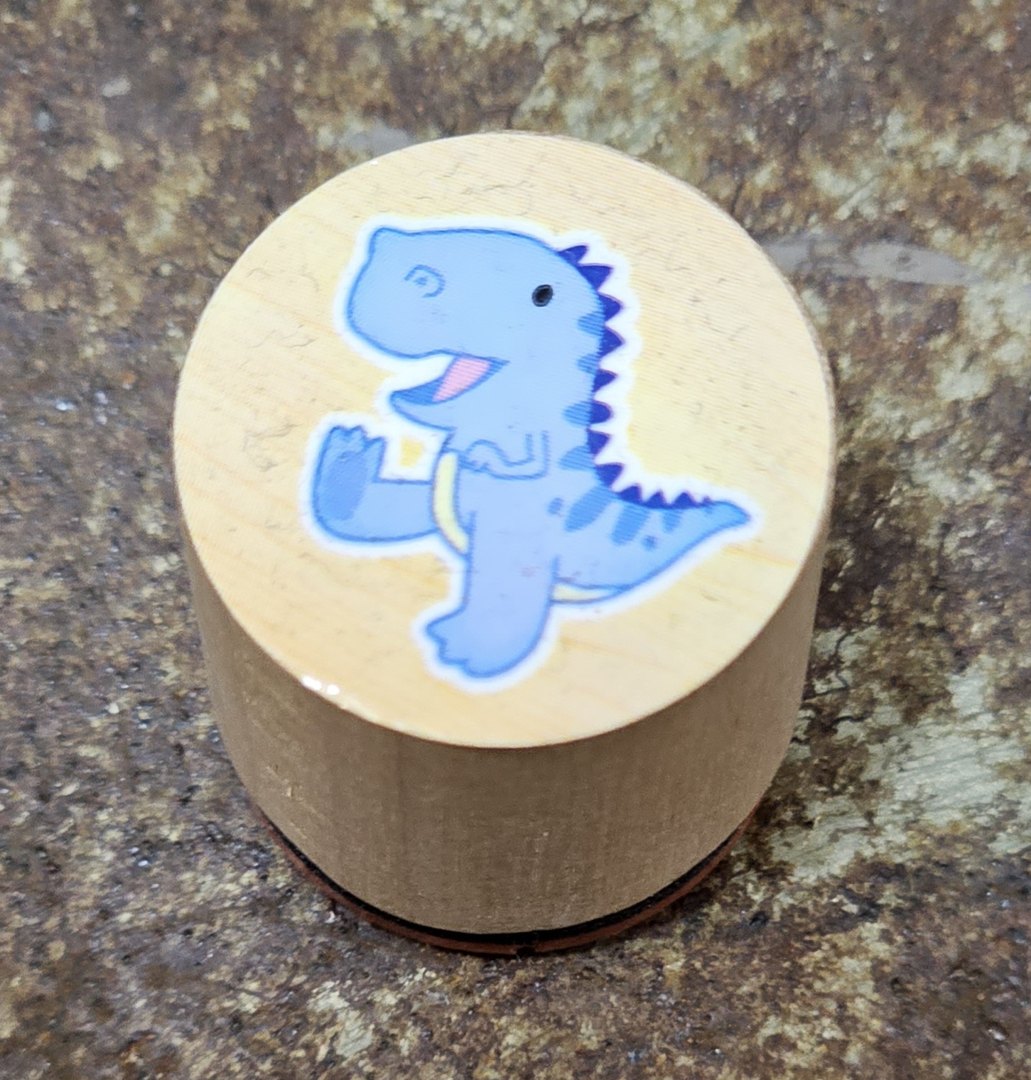 Trästämpel med dinosaurie