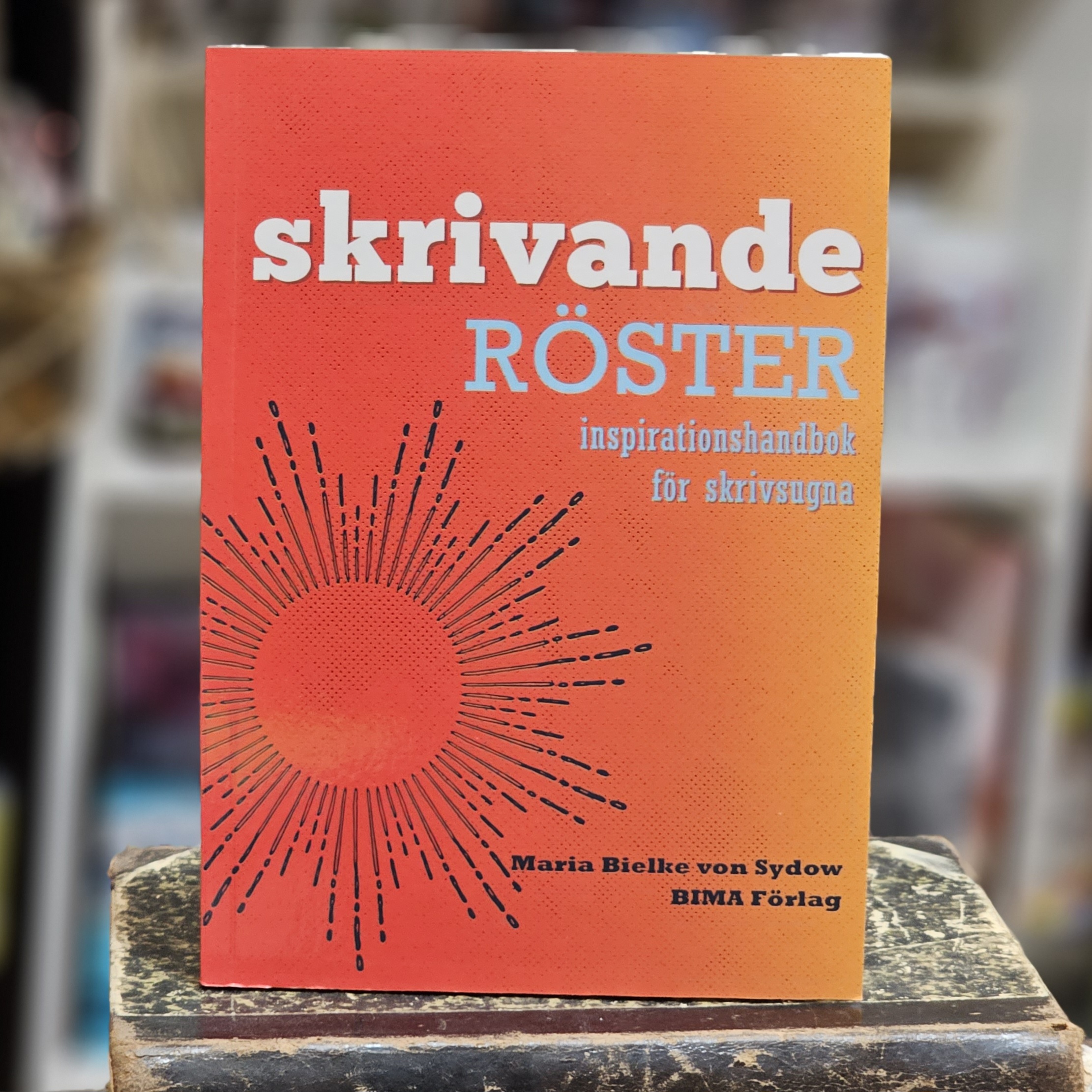 Bok - Skrivande röster : inspirationshandbok för skrivsugna