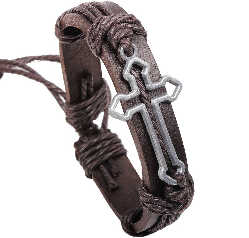 Läderarmband med ett kors i borstad metall