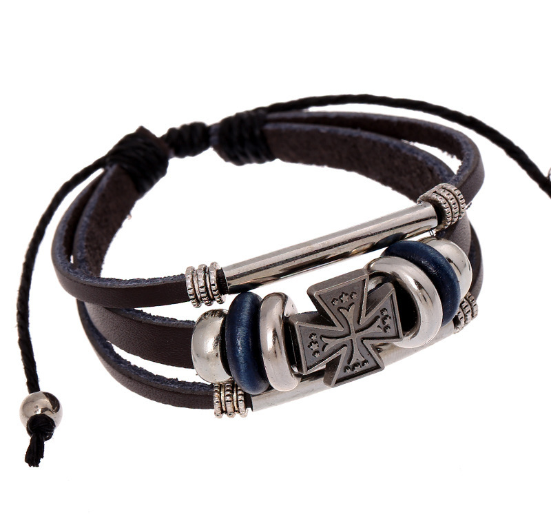 Läderarmband med detaljer i trä och rostfritt stål