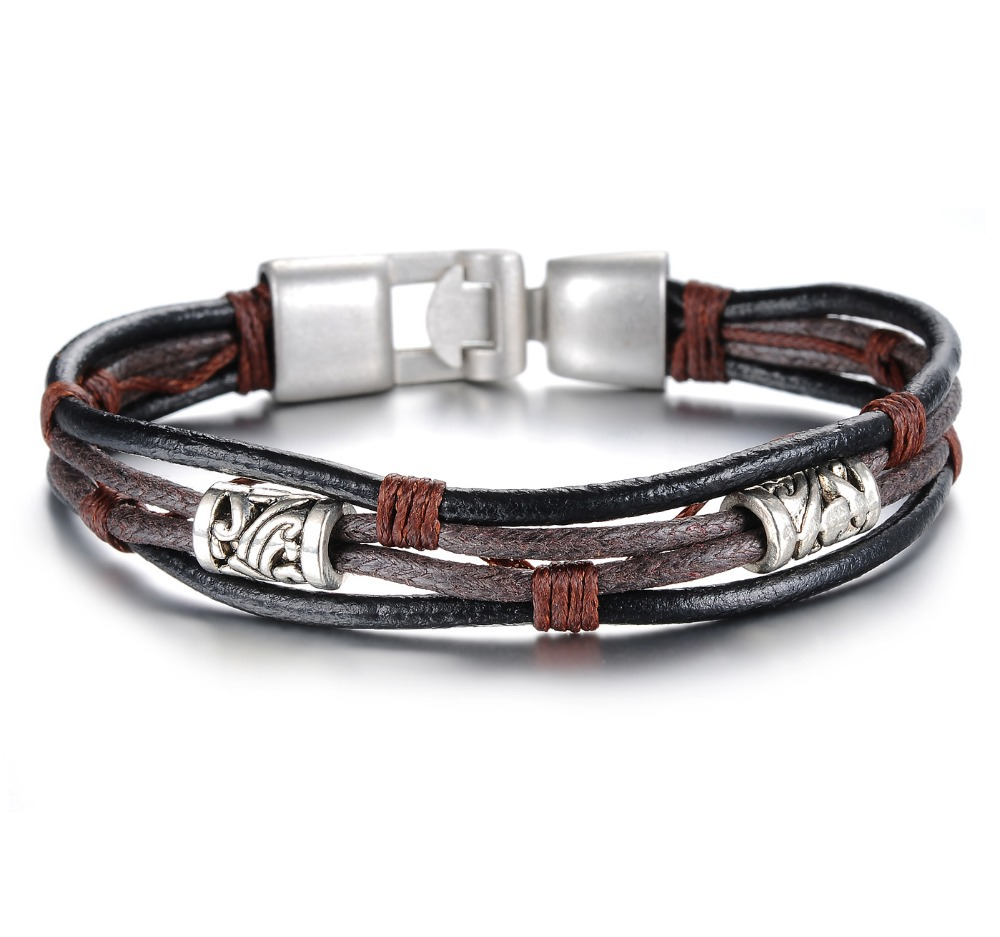Läderarmband med bl.a repdetaljer i brunt