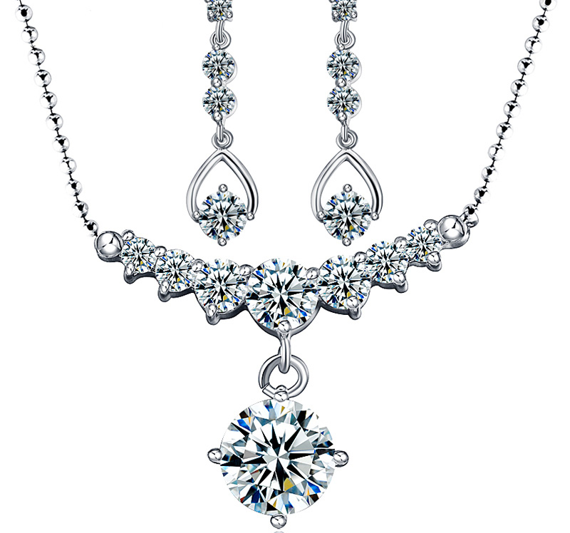 Smyckeset med Cubic Zirconia Solitaire samt i Platinumplätering
