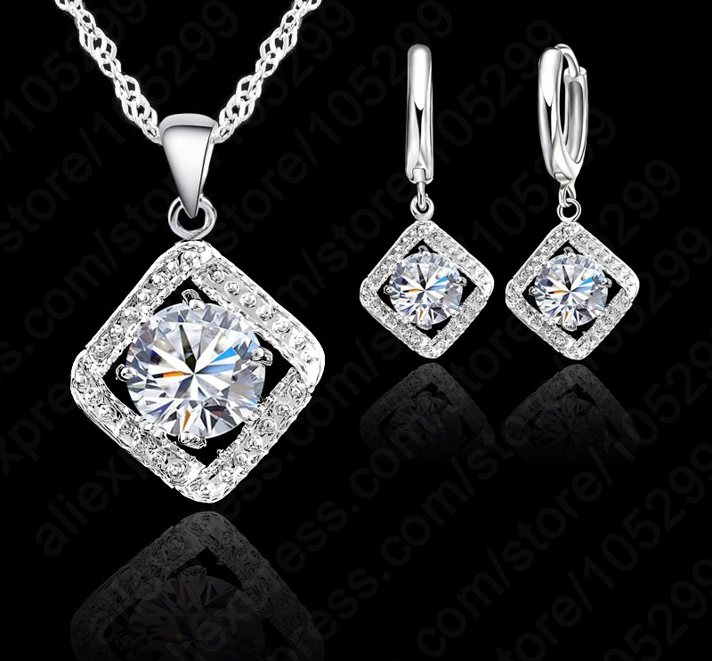 Smyckeset med Cubic ZIrconia samt i 925 Sterling Silverplätering