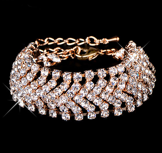 Armband med ett band av Austrian Crystals och i 18 K Guldplätering