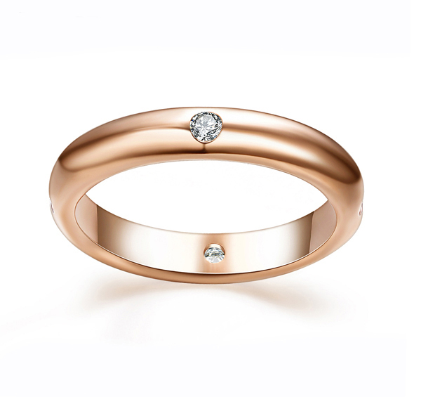 Ring med fyra integrerade stenar i Cubic Zirconia samt i 18 K Roséguldplätering