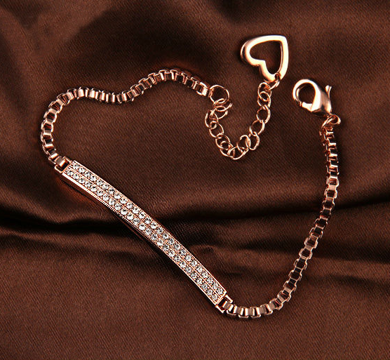 Armband med dubbla längder av kristaller och i 18K Guldplätering