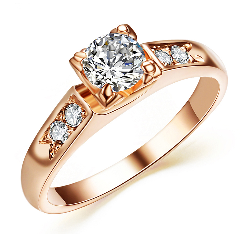 Ring med Austrian Crystals och i 18K Roséguldplätering