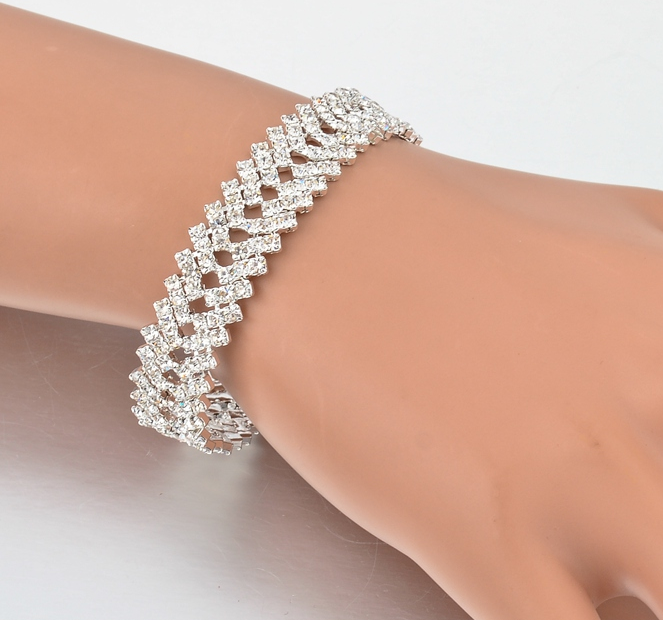 Armband med Austrian Crystals och i Platinumplätering
