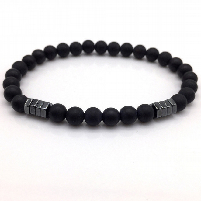 Armband med svarta matta stenpärlor