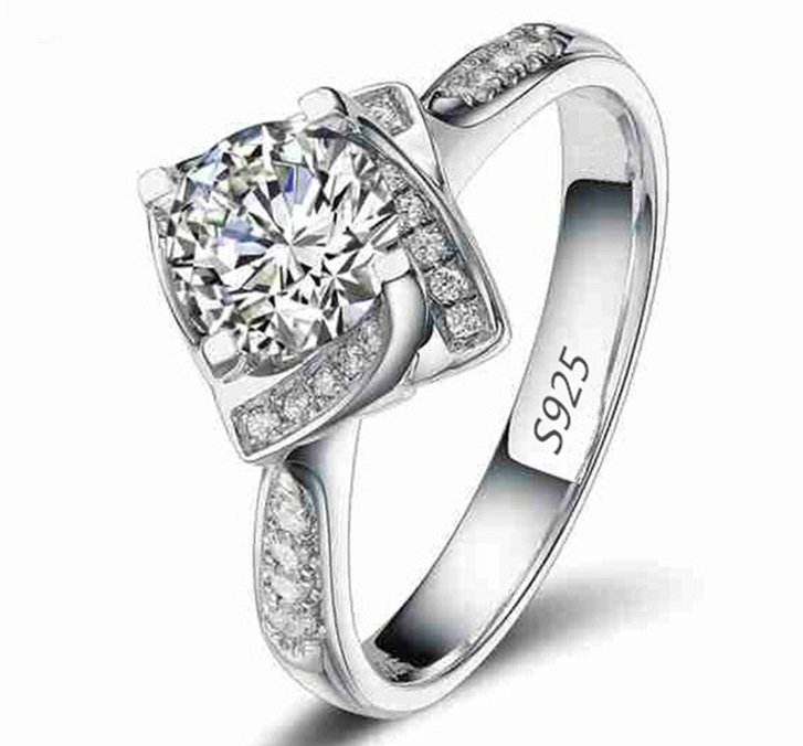 Ring med Cubic Zirconia samt  i 925 Sterling Silverplätering