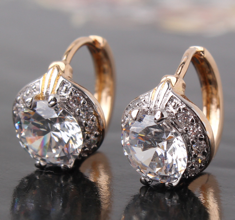 Örhängen med Cubic Zirconia och i 18 K Roséguldplätering