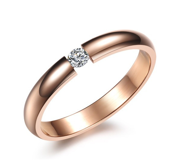 Ring i rostfritt stål med Cubic Zirconia och i 18K Roséguldplätering