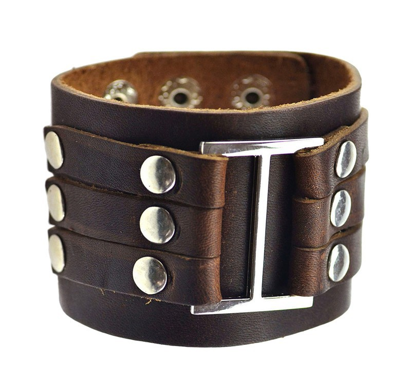Läderarmband med metalldetaljer