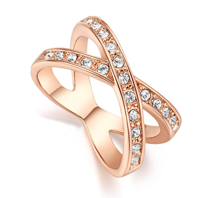 Ring med små Cubic Zirconia i 18K Roséguldplätering