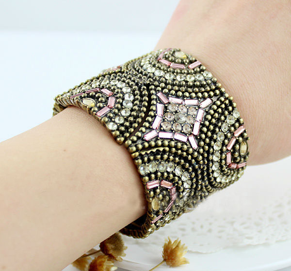 Armband med Rhinestone och pärlor