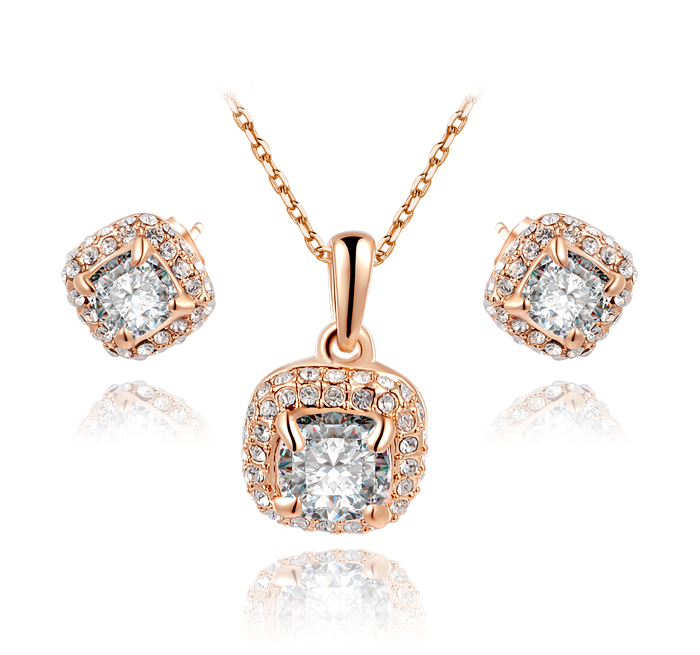 Smyckeset  med Austrian Crystals och i Roséguldplätering
