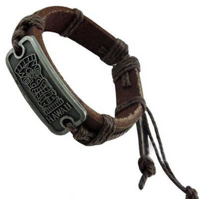 Läderarmband med rem- och metalldetaljer