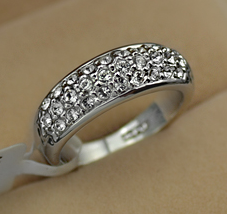 Ring med Stellux Austrian Crystals och platinumplätering