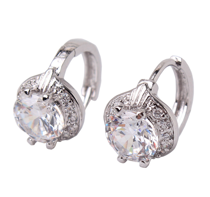 Örhängen med Cubic Zirconia och i 18 K Vit Guldplätering