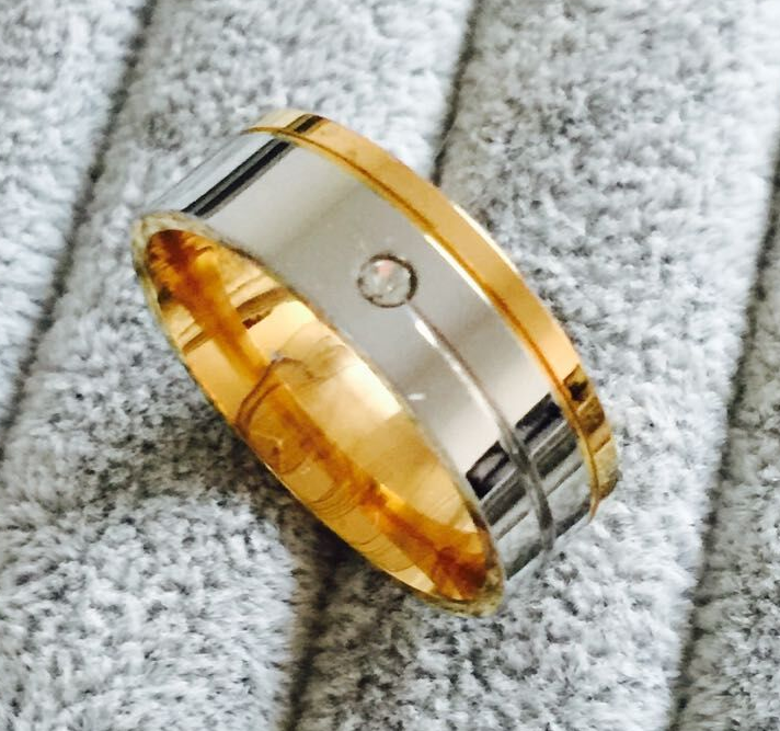 Ring i Rosfritt stål  med Cubic Zirconia och 18K Roséguldplätering