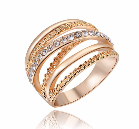 Ring med Austrian Crystal och i 18K Roséguldplätering