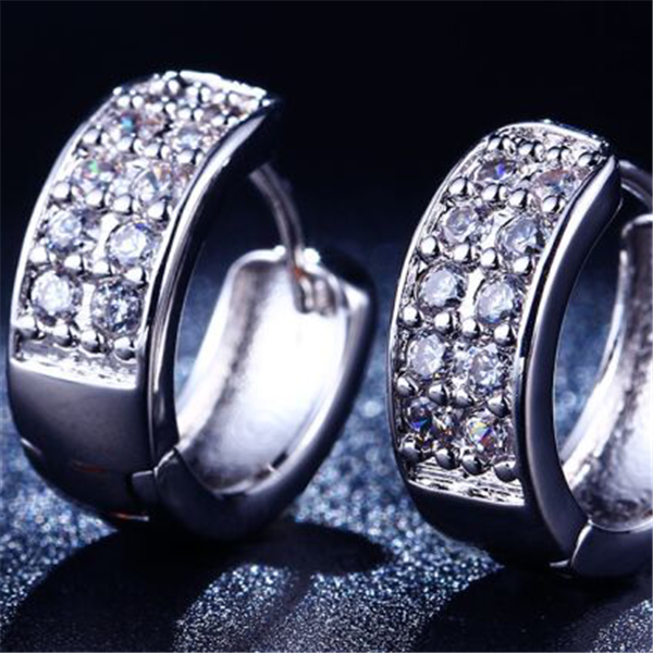 Örhängen med Cubic Zirconia och i 925 Sterling Silverplätering