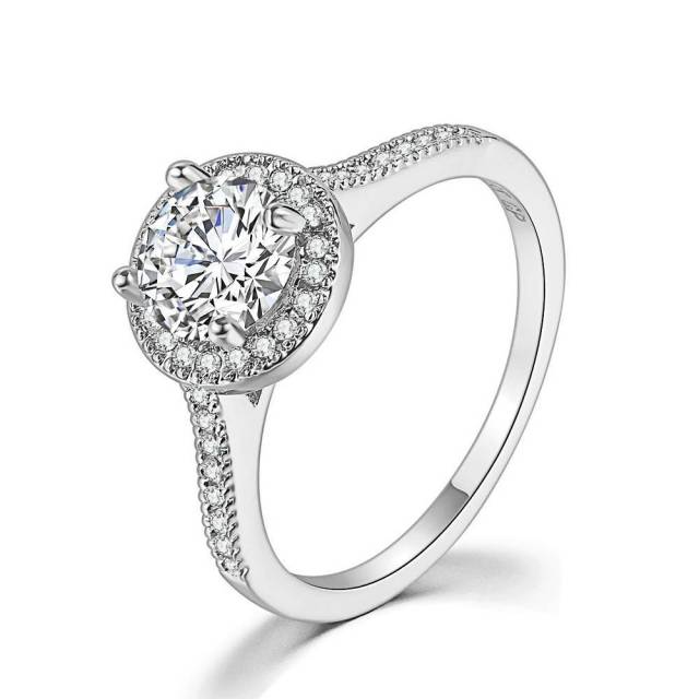 Ring med en stor Austrian Stellux Crystall och många små Cubic Zirconia samt i 925 Sterling Silverplätering