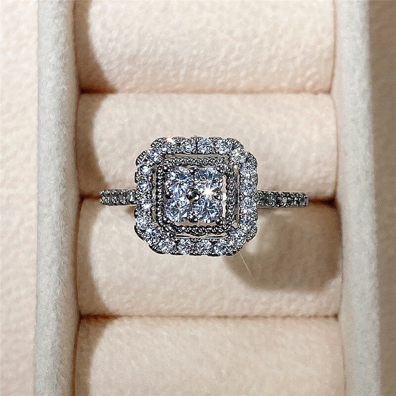 Ring med Cubic Zirconia samt i 925 Sterling Silverplätering