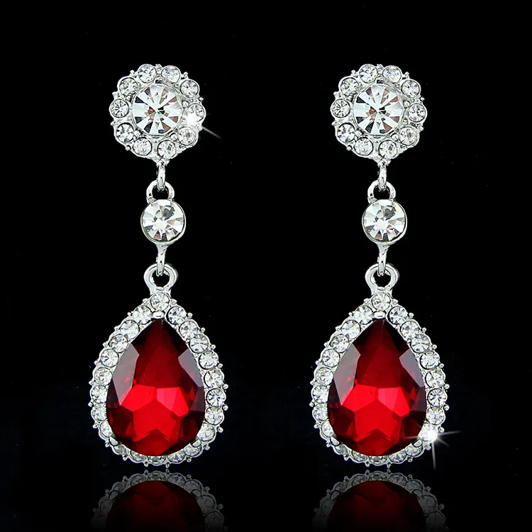 Stora Örhängen fyllda med Cubic Zirconia samt i platinumplätering -Röda