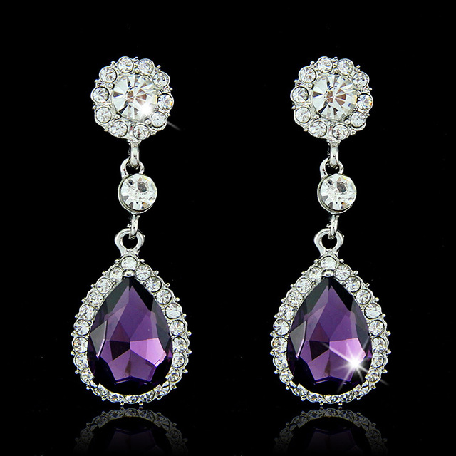 Stora Örhängen fyllda med Cubic Zirconia samt i platinumplätering -Lila