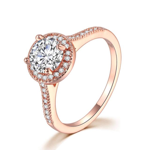 Ring med en stor Austrian Stellux Crystall och många små Cubic Zirconia samt i 18K Roséguldplätering