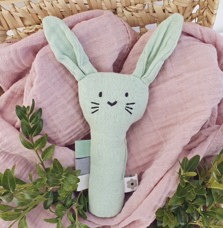 Mjuk skallra kanin cameo green eko