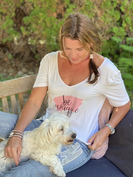 Djup V- ringad Be unique T-shirt