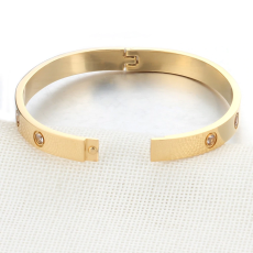 Armband med kristaller och i 18K Guldplätering