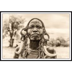 Warrior from the african tribe Mursi 70x100 399 Poster (ej med ram)