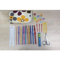 N053 - Set med 12 st. virknålar plus måttsticka, måttband etc.