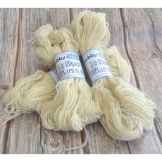 Hobby365:s egna 3-trådiga Ullgarn Naturvit