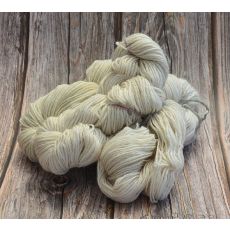 Hobby365:s egna 4-trådiga Ullgarn Naturvit