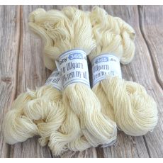 Hobby365:s egna 2-trådiga Ullgarn Naturvit