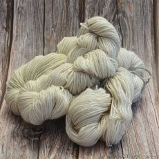 Hobby365:s egna 4-trådiga Ullgarn Naturvit