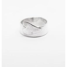 Ring med utstickande hjärta