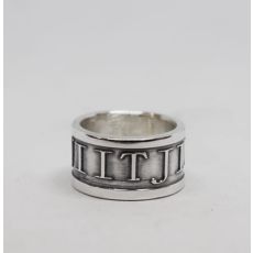 Cool ring med upphöjd text
