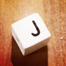 Bokstavspärla - J